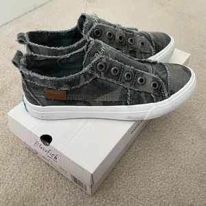 Blowfish malibu camouflage canvas slip in sneaker